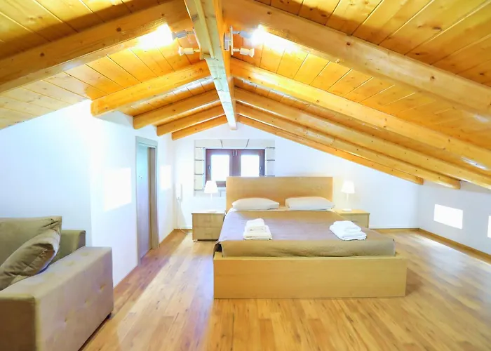 Sofia Stella * Pithos