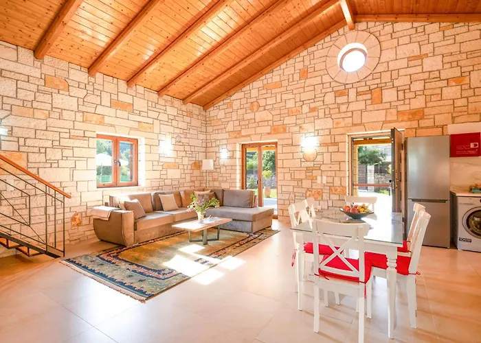 Sofia Stella Vila Pithos