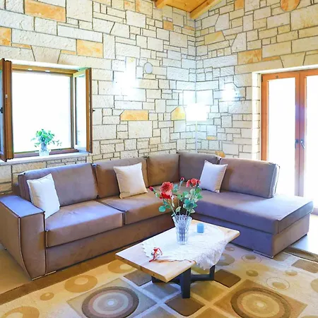 Sofia Stella Villa Pithos