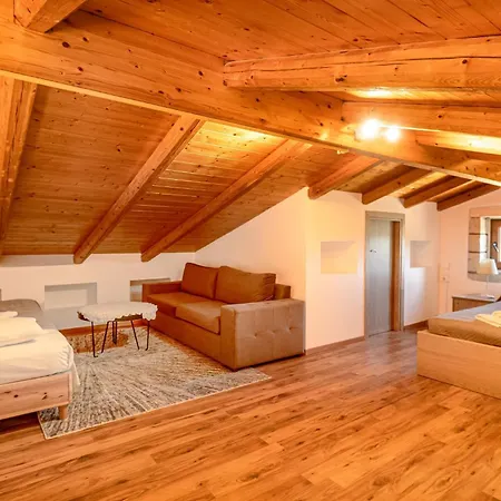 Sofia Stella * Pithos